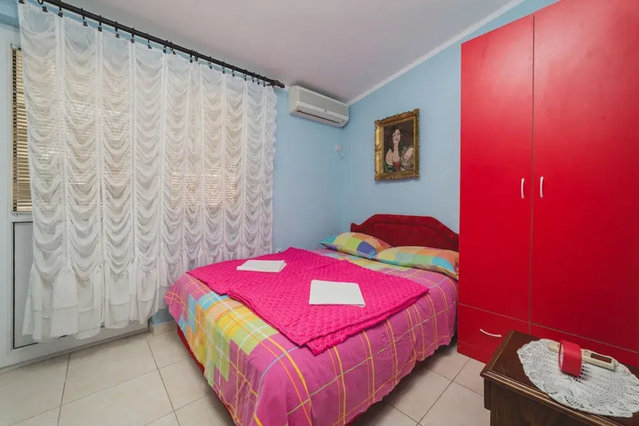 Room 2 of 19