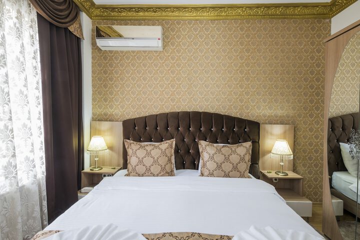 Room 5 of 80