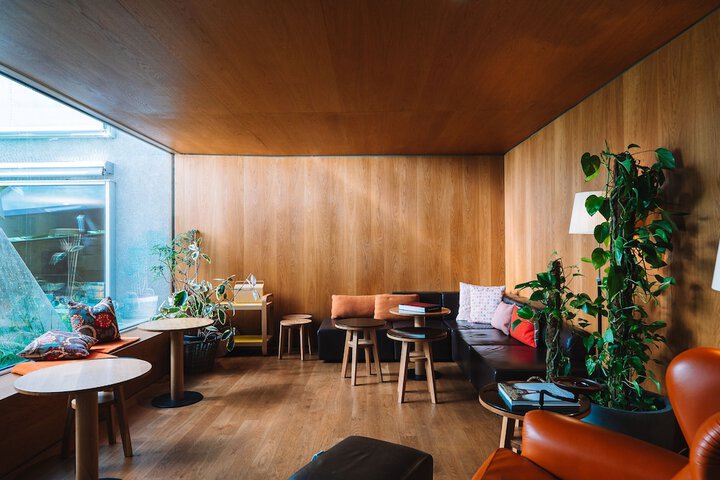 Lounge 40 of 46