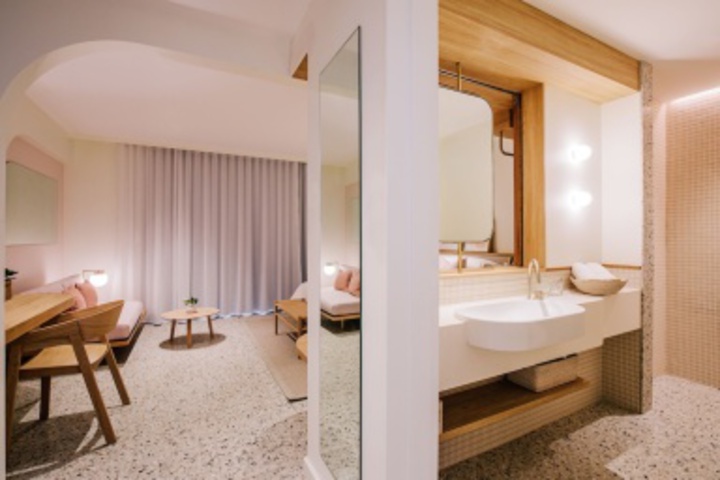 Room 203 of 672