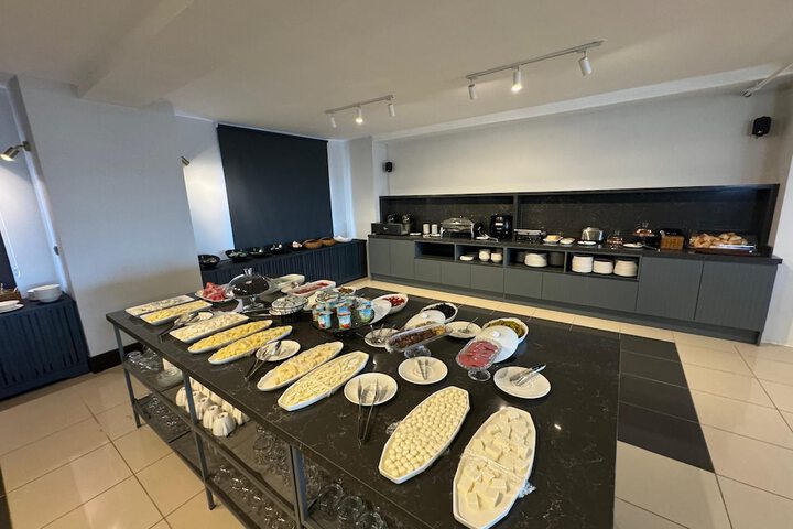 Breakfast/Coffee Service 64 of 94