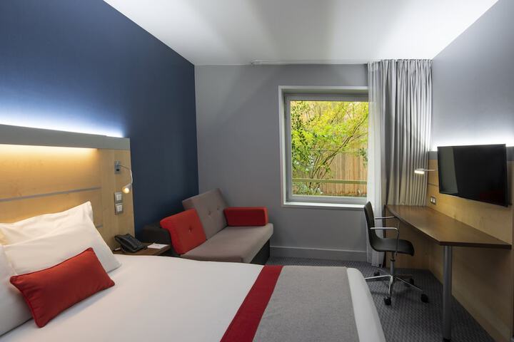 Room 15 of 120