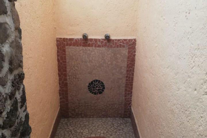 Room 5 of 8