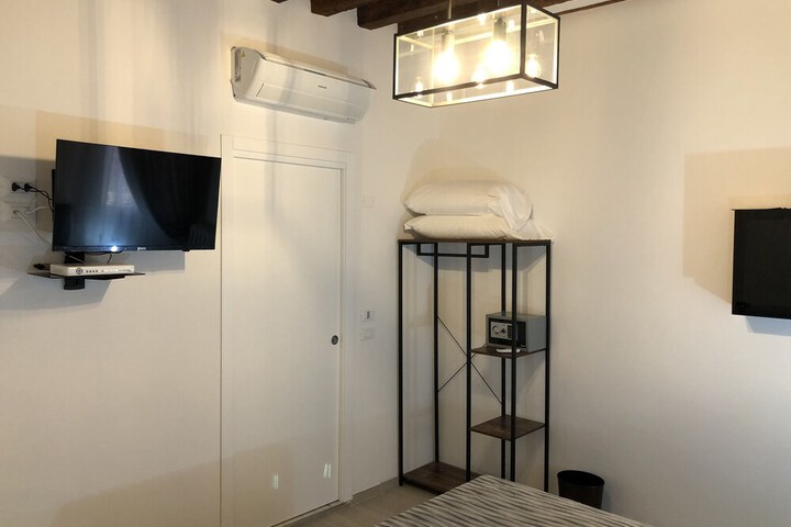 Room 32 of 133