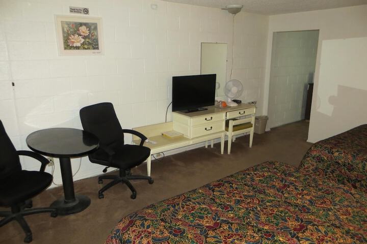 Room 13 of 38