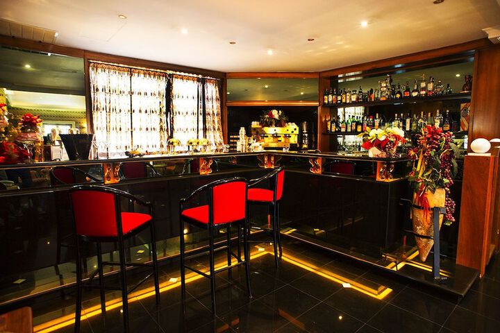 Lounge 54 of 67