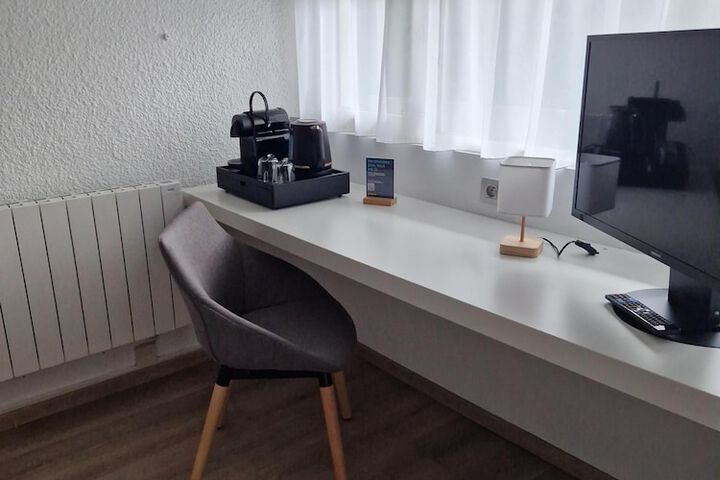 Room 13 of 66