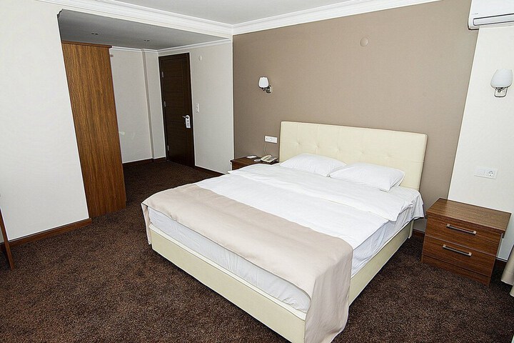 Room 11 of 36