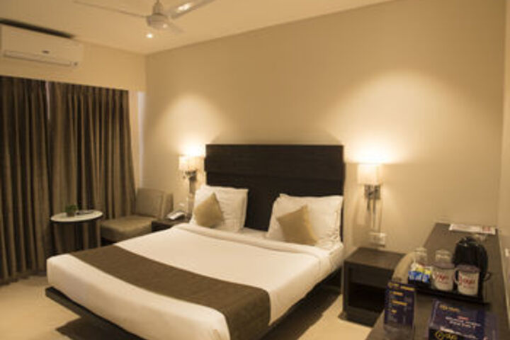 Oyo Premium Gs Road