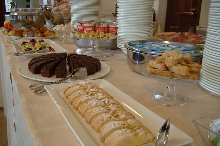 Breakfast/Coffee Service 32 of 59