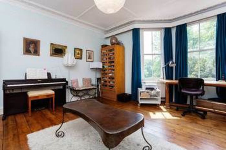 Room 9 of 23
