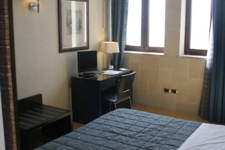 Room 17 of 94
