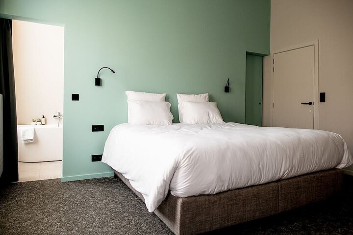 Room 5 of 25