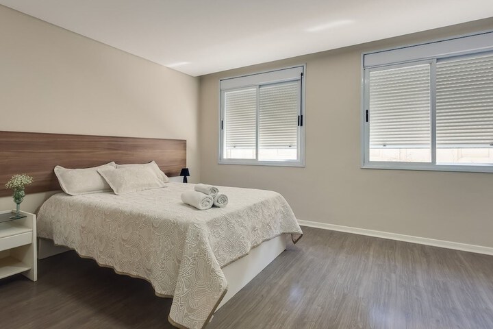 Room 5 of 12
