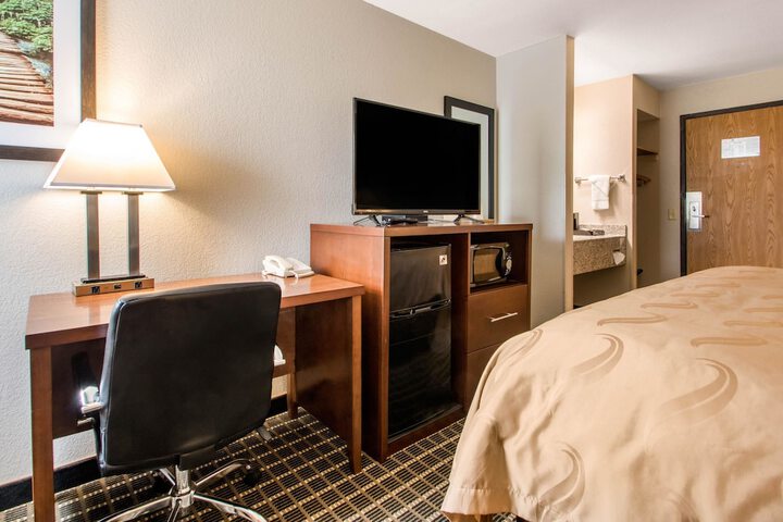 1 King Bed (7 of 14)