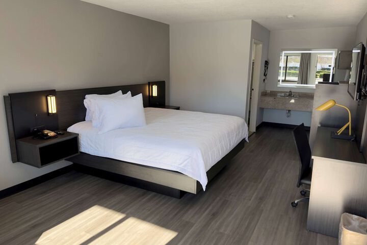 Room 3 of 28