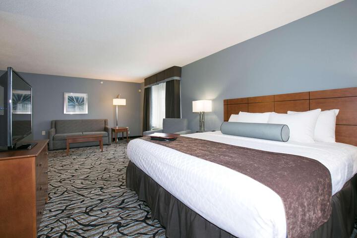 Suite 2 Queen Beds Sofa Bed Microwave and Refrigerator Full Breakfast (14 of 59)