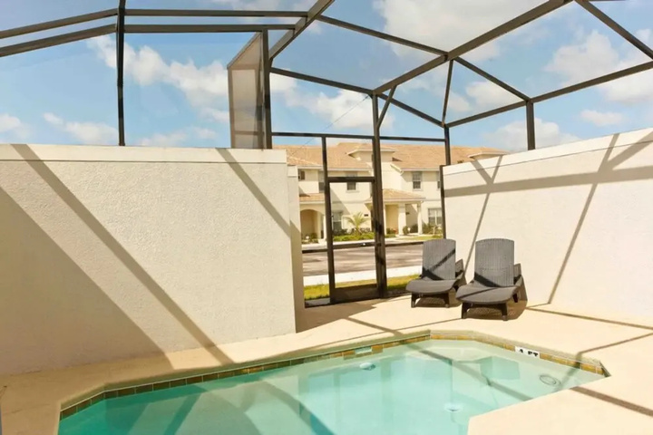 Pool 10 of 15