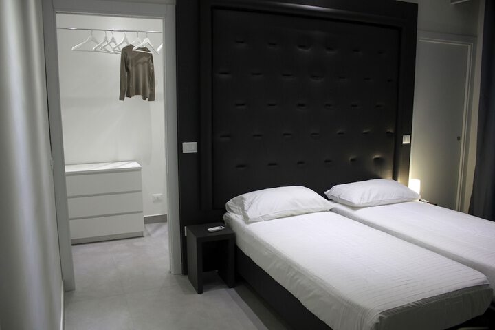 Room 8 of 20