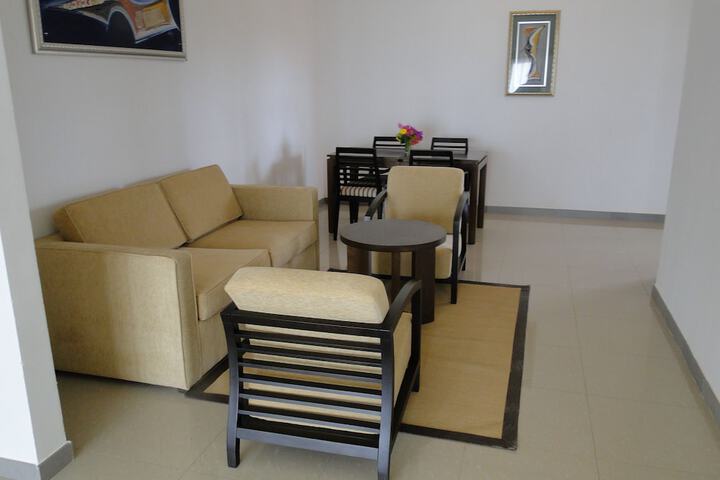 Lounge 76 of 103