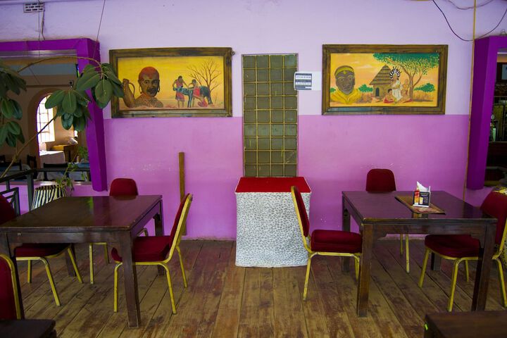 Dining 30 of 41