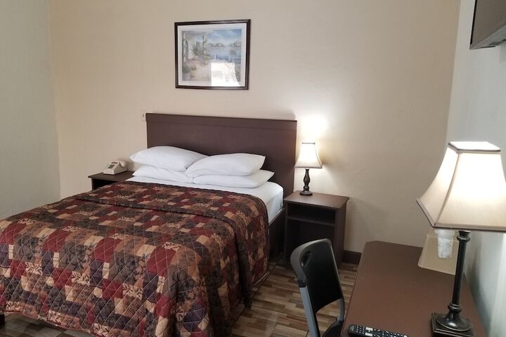 Economy Single Double Bed (2 of 16)