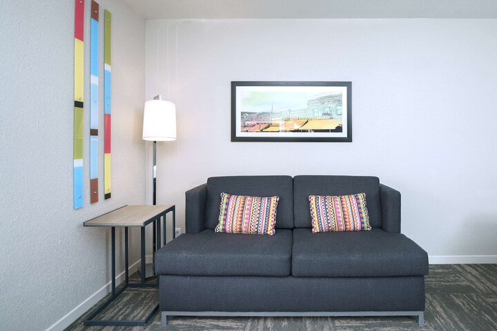 Room 9 of 19