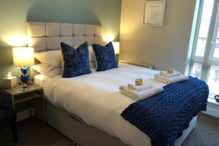 Room 13 of 18