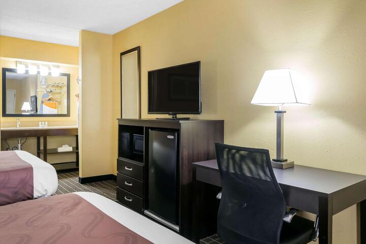 2 Queen Beds (1 of 7)