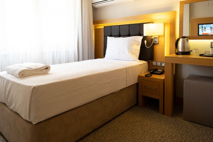 Room 6 of 26