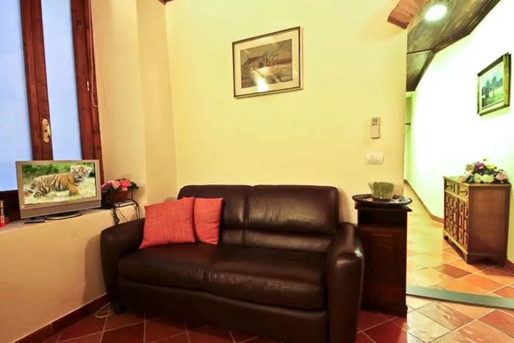 Room 3 of 9