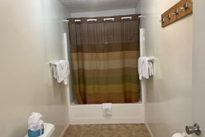 Room 161 of 213