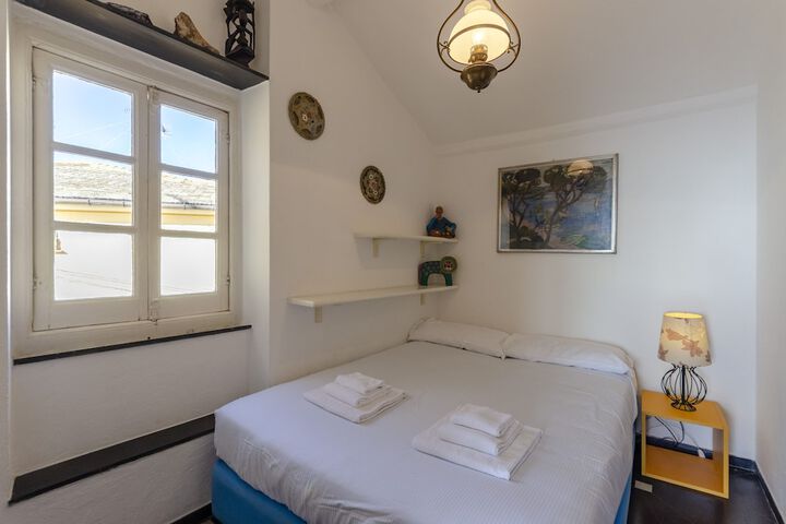 Room 4 of 34