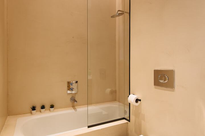 Room 295 of 317