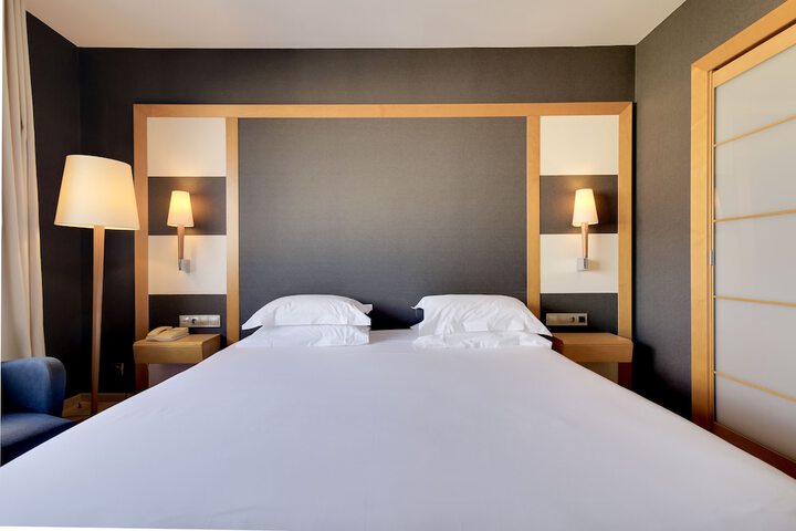 Room 12 of 111