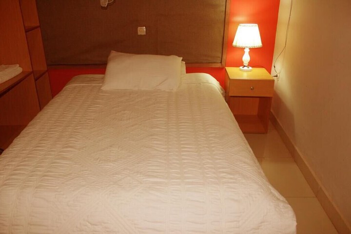 Room 6 of 44