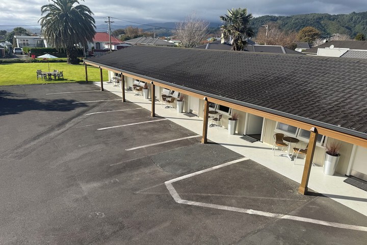 Hotel Exterior 21 of 22