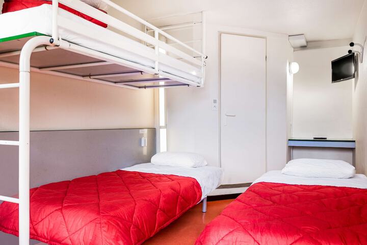 Room 13 of 34