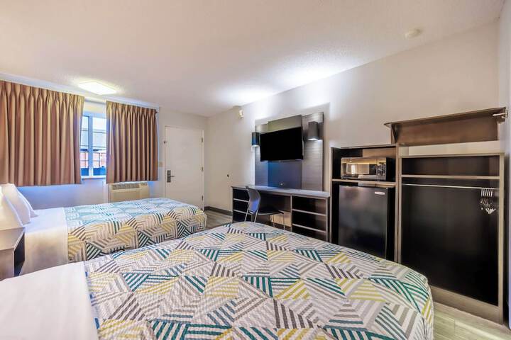 Room 10 of 29