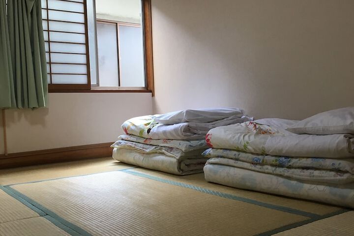 Room 13 of 38