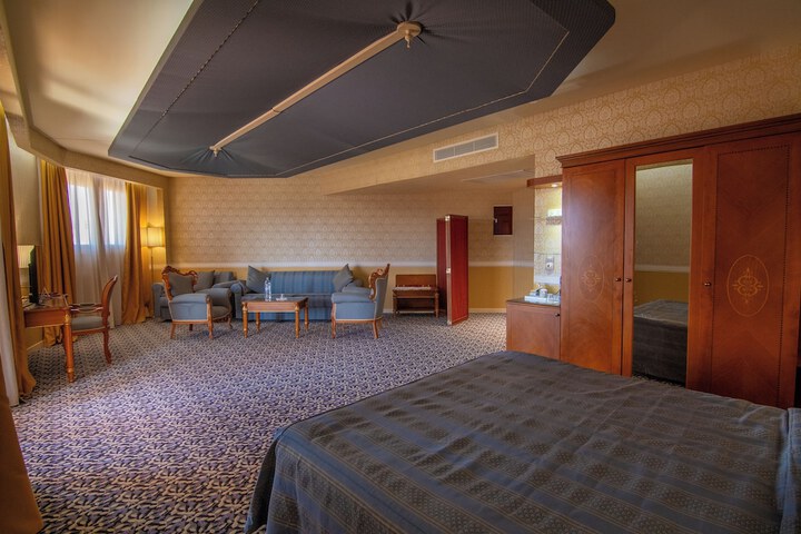 Room 23 of 68