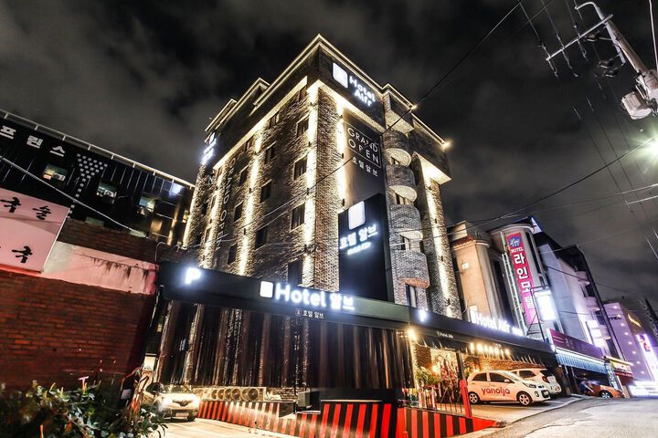 Hotel 8 of 84