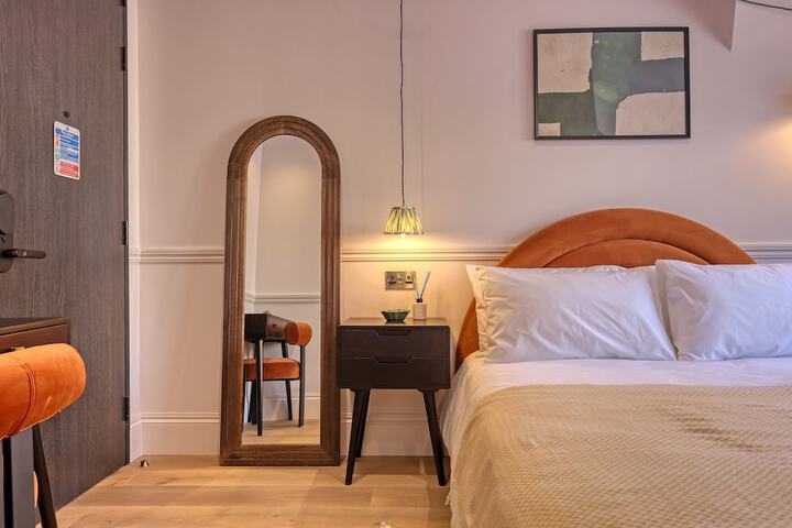 The Carlton Tavern Hotel