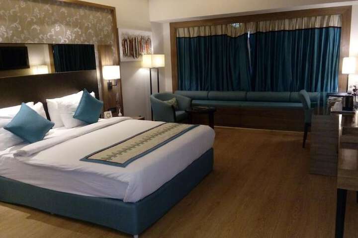 Room 11 of 37