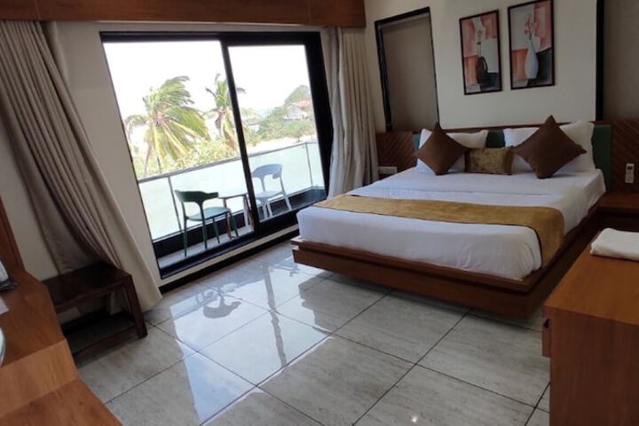 Room 8 of 14