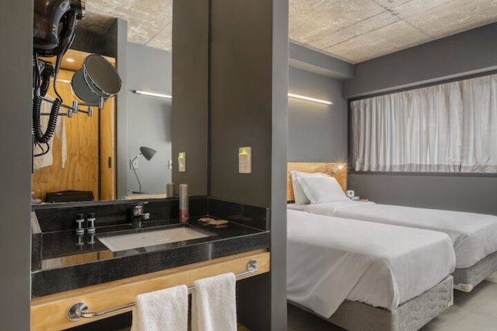 Room 4 of 41