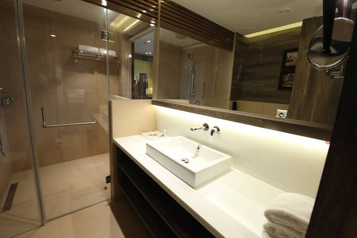 Room 20 of 37