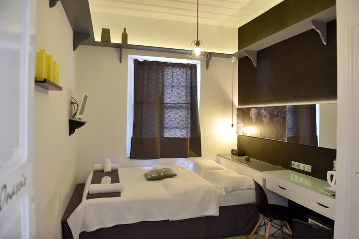 Room 9 of 62