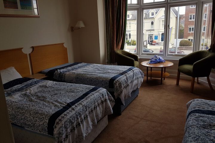 Room 6 of 17