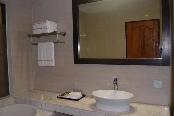 Room 16 of 28